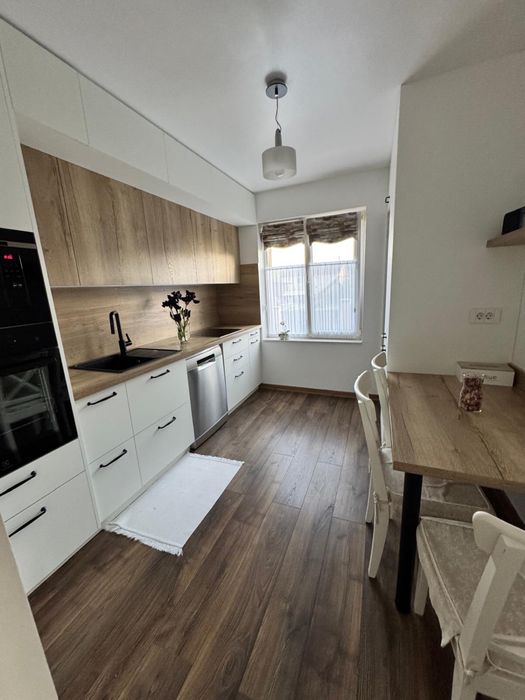 Vand casa spatioasa si bine intretinuta in cartier sigmir