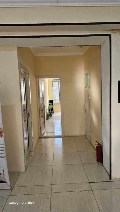 Сдаётся помещение на 1-этаже (107 квм) под магазин/офис и подвал!