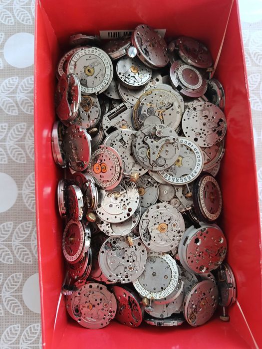 Продам часы (на запчасти)