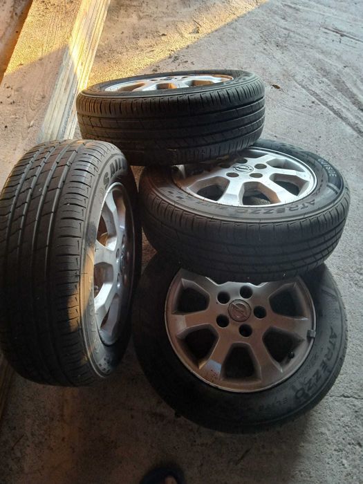 Vând set 4 jante aliaj 5 prezoane echipate cu cauciucuri noi de vară 195/60 R15
