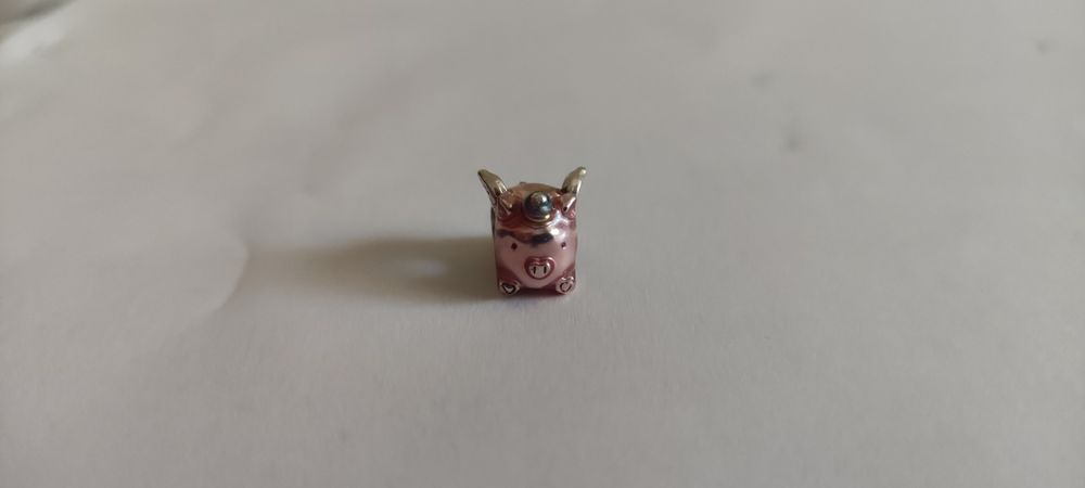 Vând brățară  Pandora cu talismane