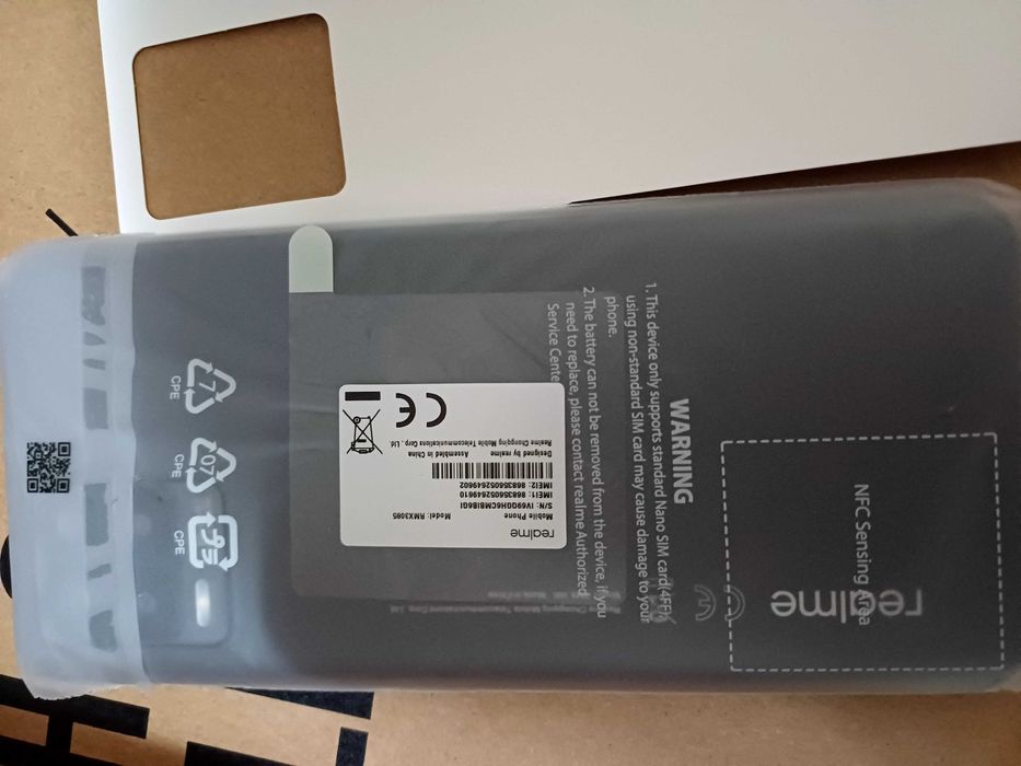 Телефон.      REALME 8