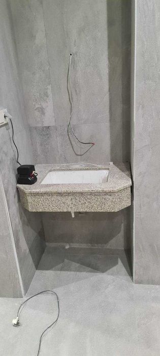 Укладка кафельной плитки на пол стены, кафельщик, мраморщик, гранитчик