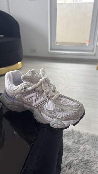 Adidasi New Balance 9060