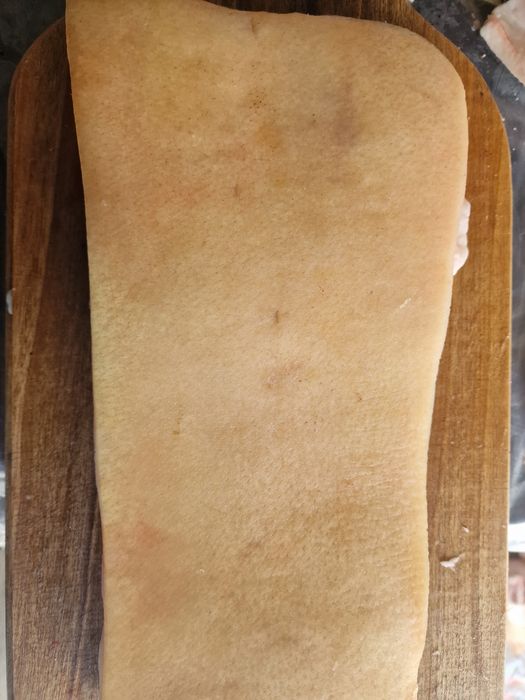 Прясна сланина с кожа