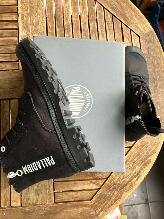 Palladium туристически обувки, чисто нови, цвят черен, номер 39.5