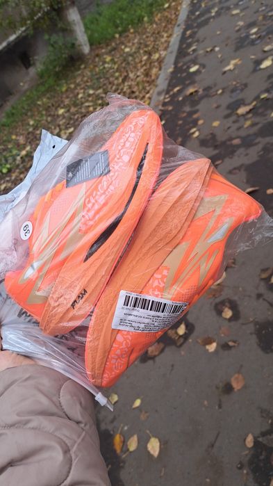 Продам кроссовки
