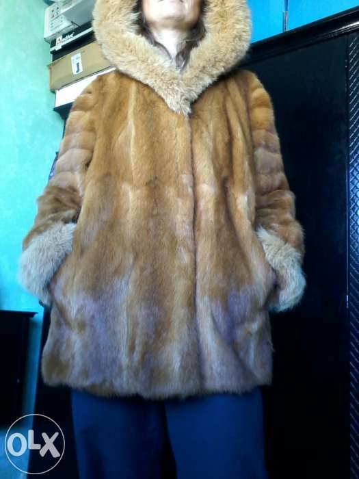 OFERTA !Haina nurca ( vizon )cu garnitura vulpe polara