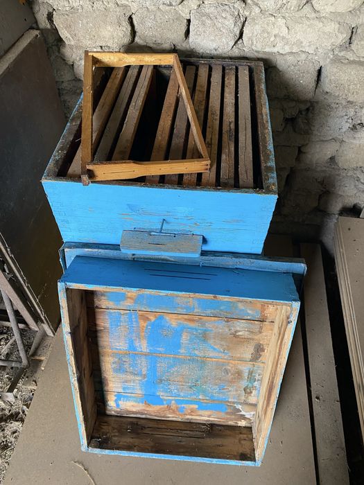 Продавам два  кошери Рут 10 рамкови
