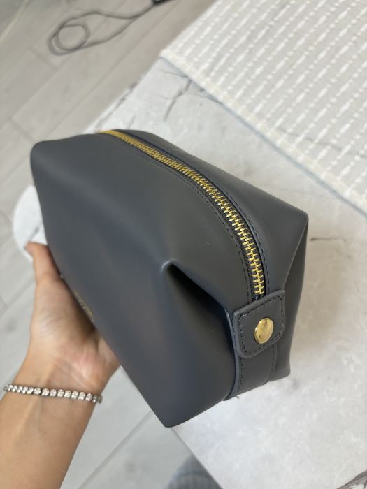Оригинальная косметичка Moschino