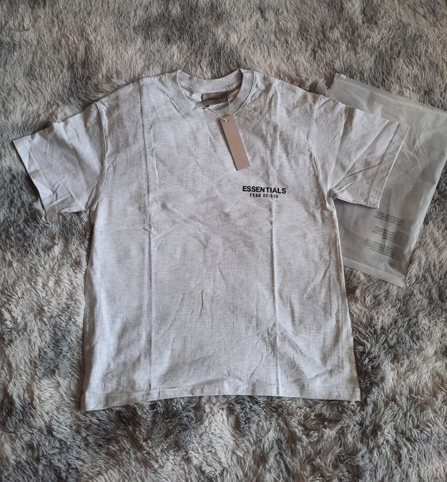 Футболка Fear of God ESSENTIALS