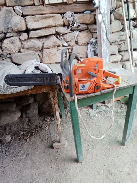 Vând drujba holzfforma g372 xt că noua