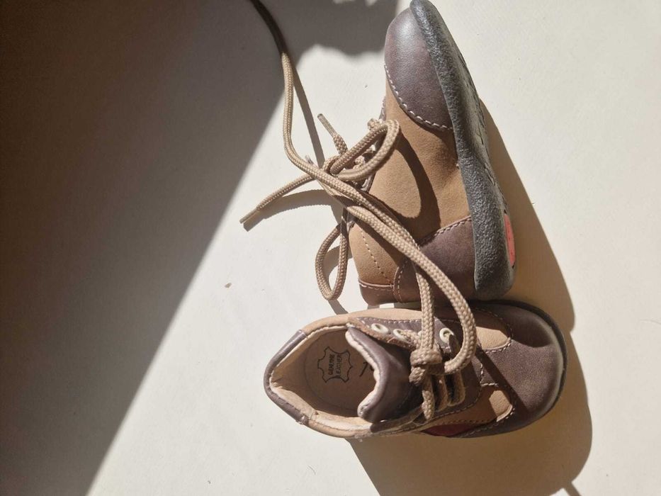 Ghete copii piele naturala cu siret - Noi