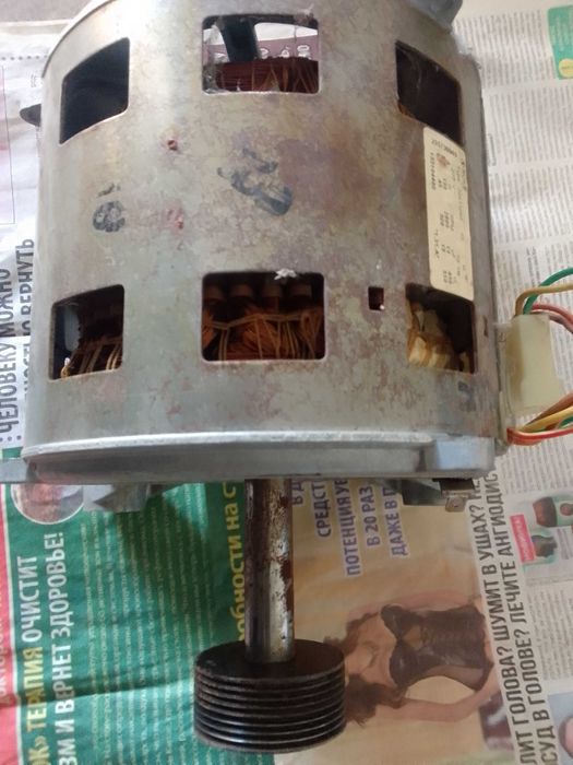 Двигатель и многие запчасти на стиральную машину занусси.