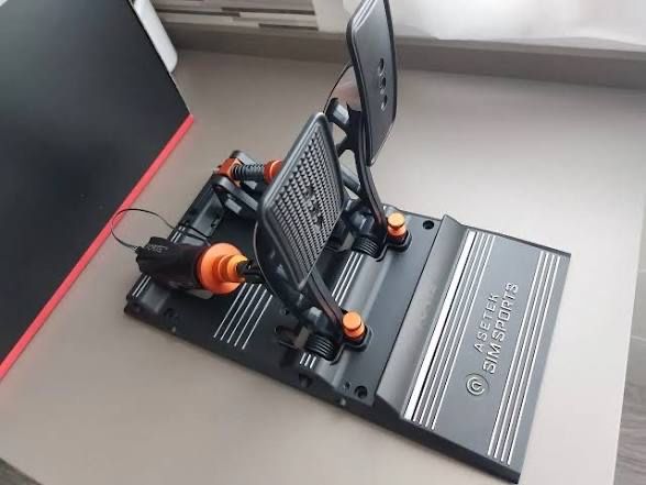 Sim Racing база с волан Asetek La Prima и педали Asetek Forte