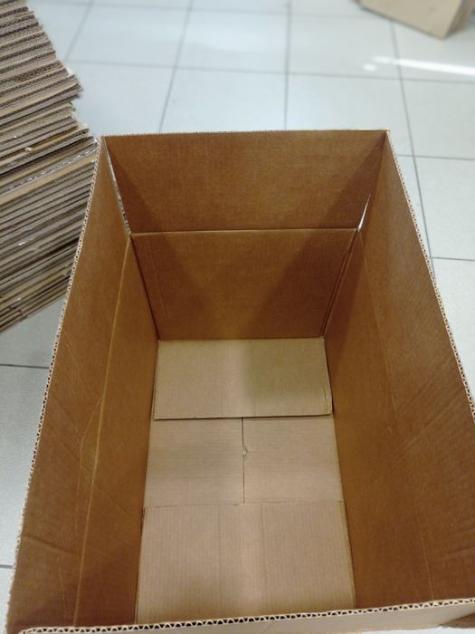 Картонные коробки для переезда и упаковки.