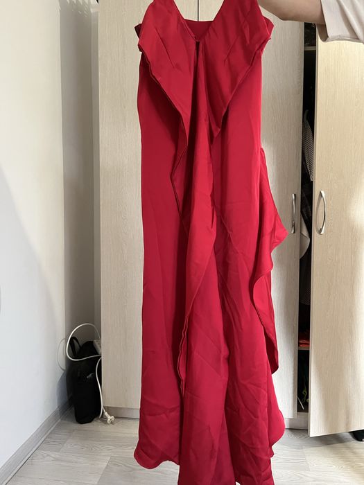 Продам платье красное