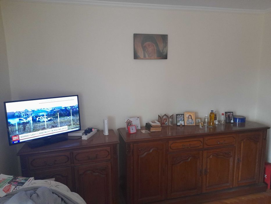 Vand mobila lemn masiv