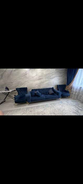 Продам. Диван и два кресла