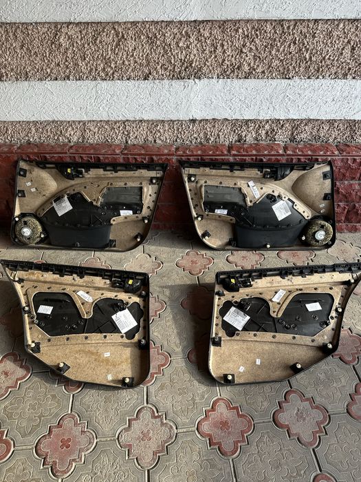 Продам комплект дверные карты на Бмв Е46 привозные