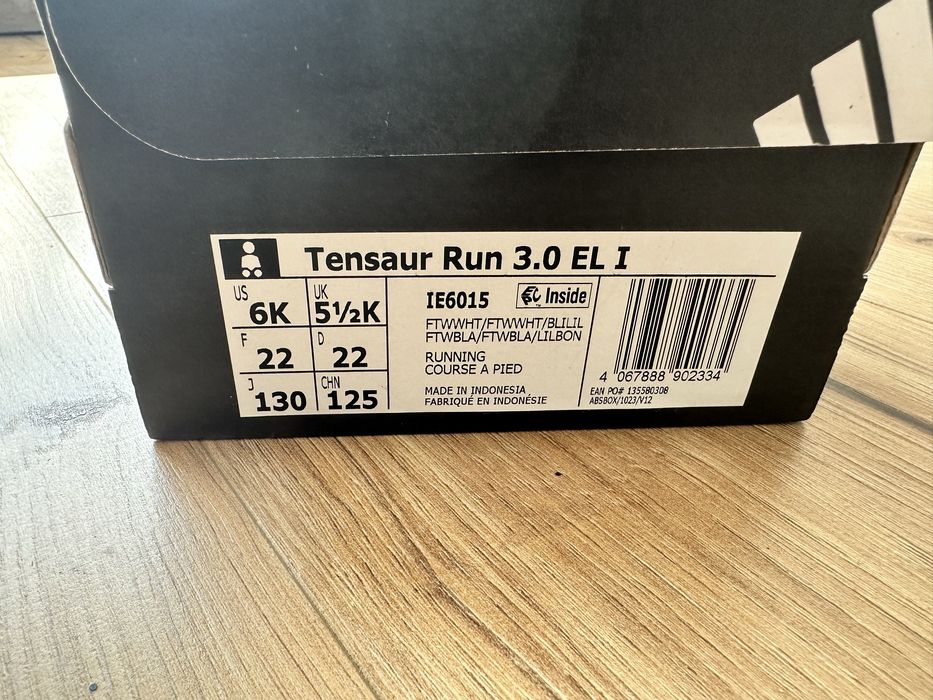 Маратонки Adidas, 22 размер