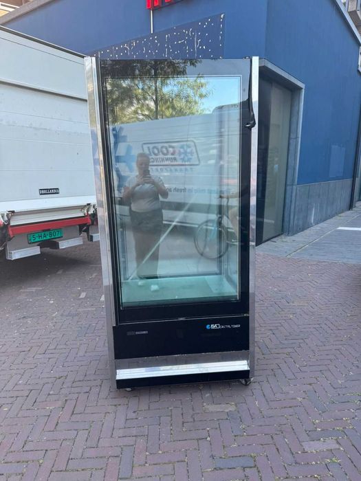 Сладкарска хладилна витрина ISA Cristal Tower