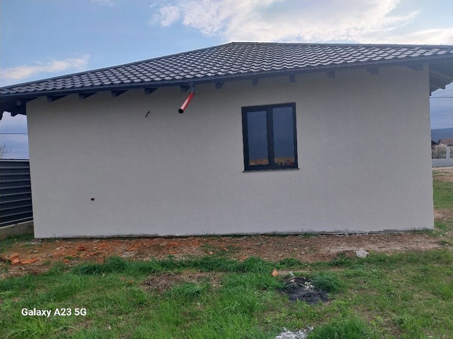 Casa de vanzare  sau parcele de teren 700mp.