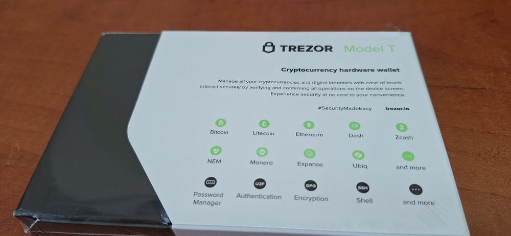 Хардуерен крипто портфейл Trezor Model T