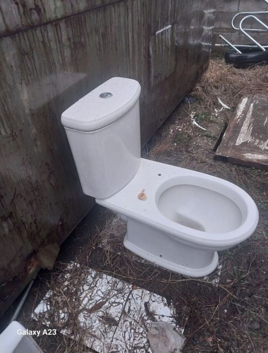 Унитаз без бочка продам и с бачком