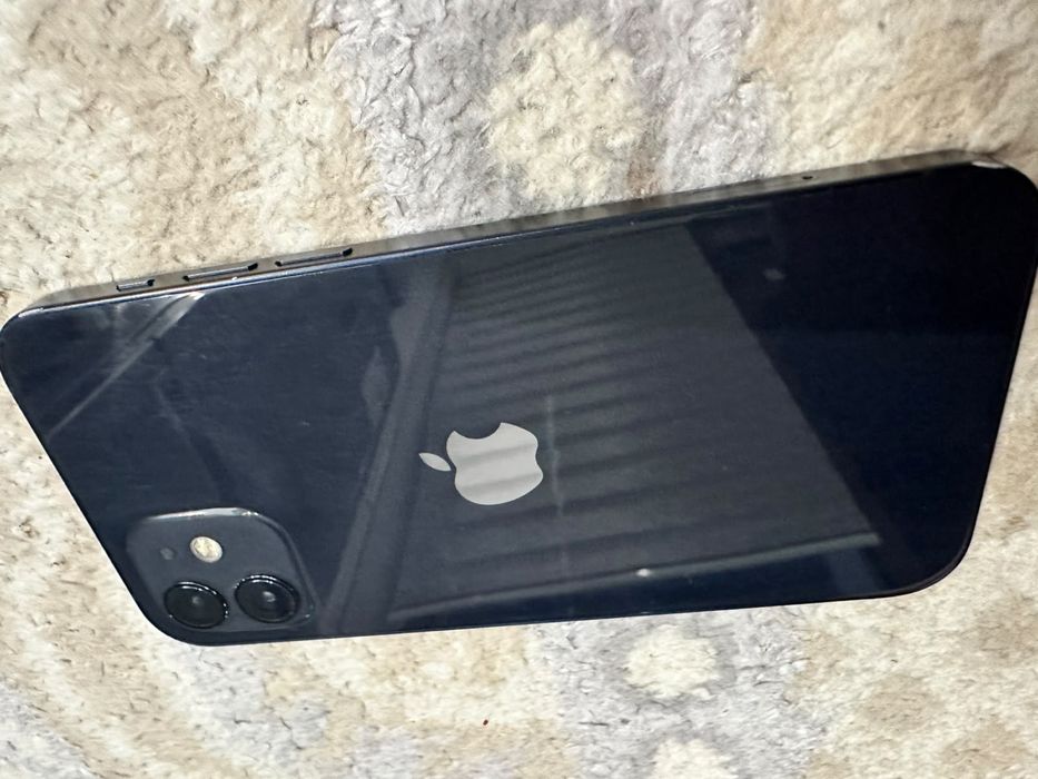 Продам Iphone 12