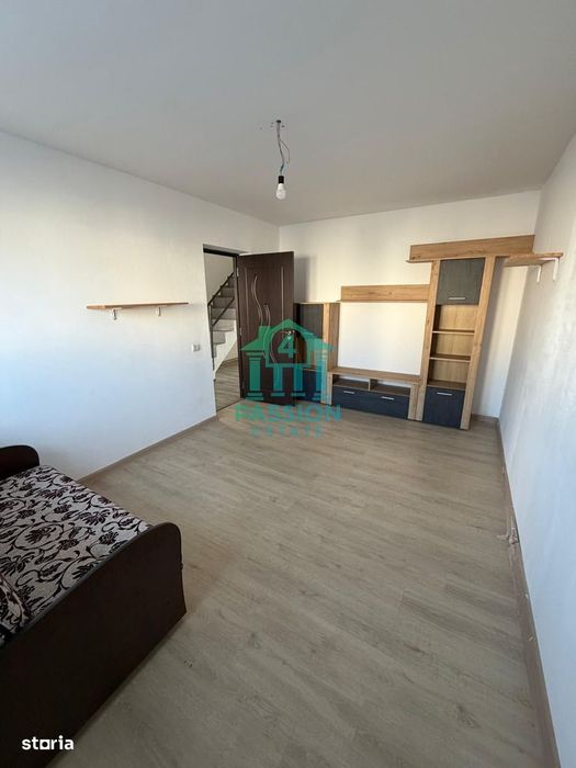 Casa / Vila cu 5 Camere, Tarlungeni, Strada Izvorului