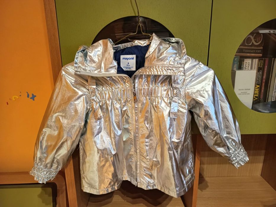 "Mayoral "- детско сребристо яке с качулка за момиче