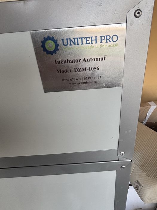 Incubator peofesional 1056 oua gaina