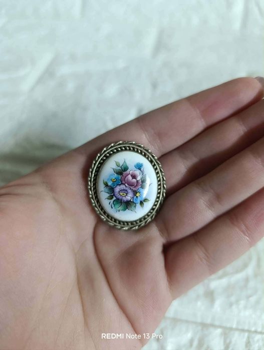 Vintage Ръчно рисувана брошка