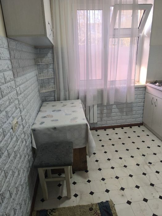 1 комнатная с мебелью и теникой в 1 микрорайоне