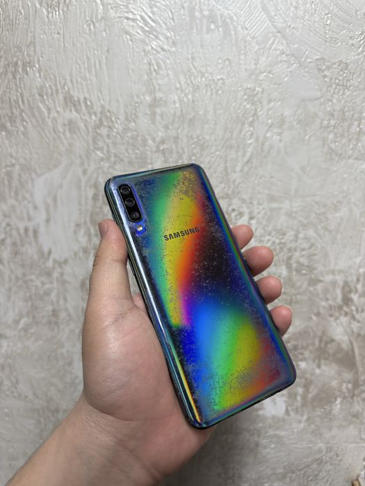 Samsung A50 телефон сотовый