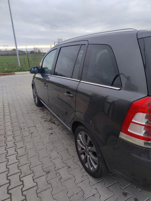 Vând Opel Zafira 2012