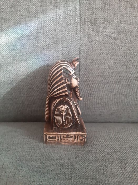 Статуэтка фараона из Египта