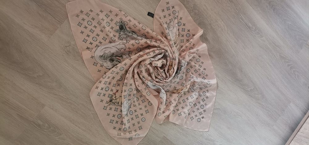 Louis vuitton дамски шал