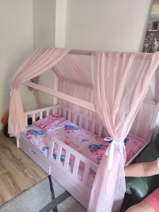 Детско дървено легло Къщичка 80x160 см с чекмеджета и воали