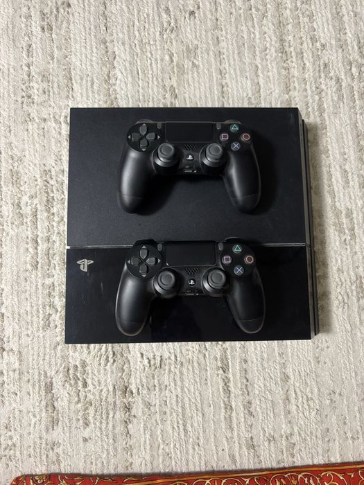 Продам пс4 в наличий 3 игры