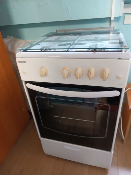Газовая плита BEKO.