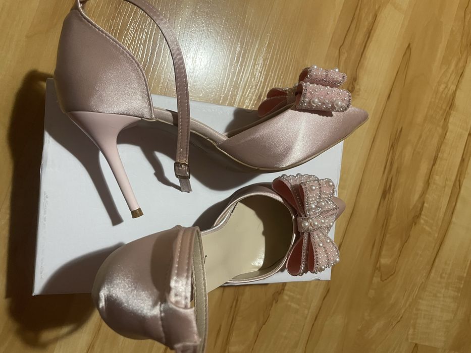 Продавам бална рокля