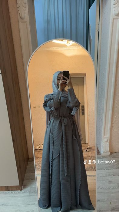 Платье от бренда Алхубу