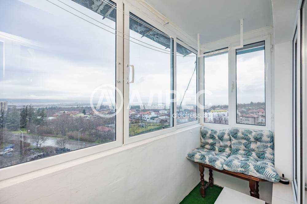 Обзаведен апартамент с три отделни стаи