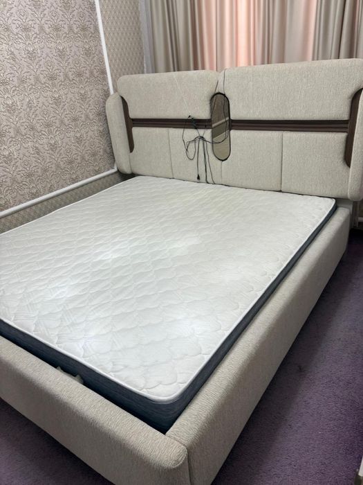 Продаётся кровать двухспальняя