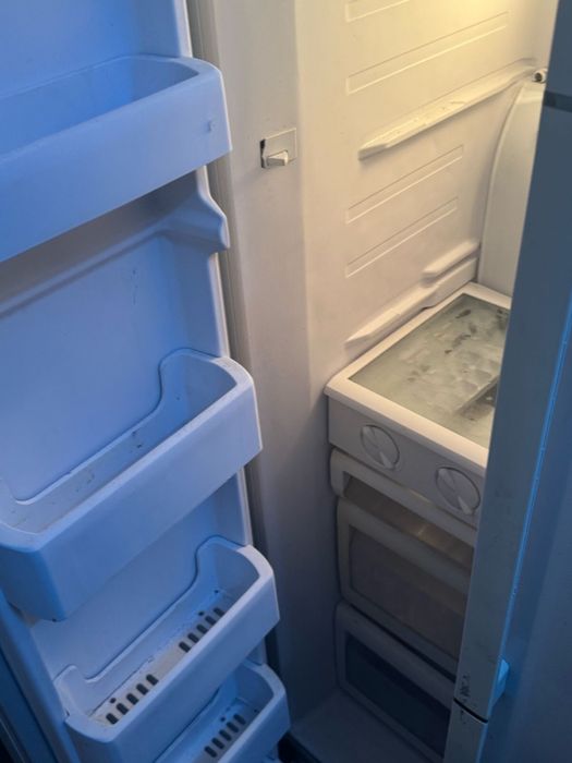 Холодильник SAMSUNG