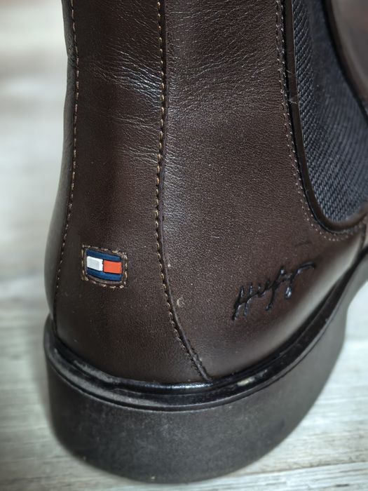 Ghete piele TOMMY Hilfiger  marimea 42 maro made in PORTUGAL