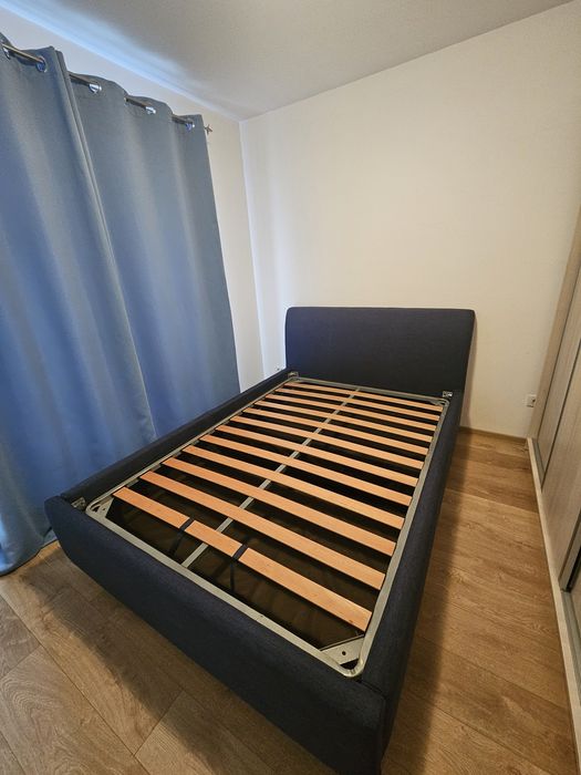 Pat albastru tapițat