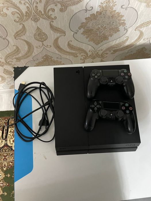 Ps4 , почти новый
